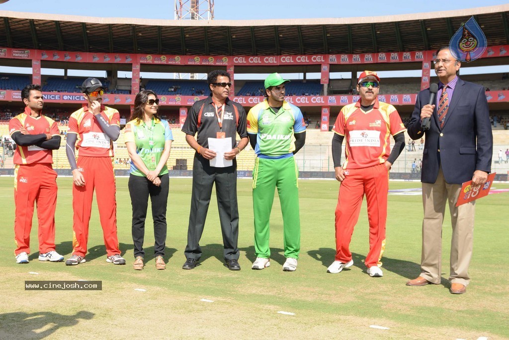 CCL 4 Telugu Warriors vs Kerala Strikers Match 01 - 33 / 40 photos