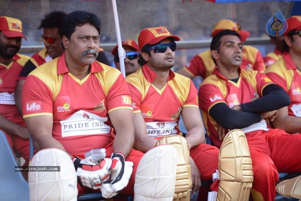 CCL 4 Telugu Warriors vs Kerala Strikers Match 01 - 35 / 40 photos