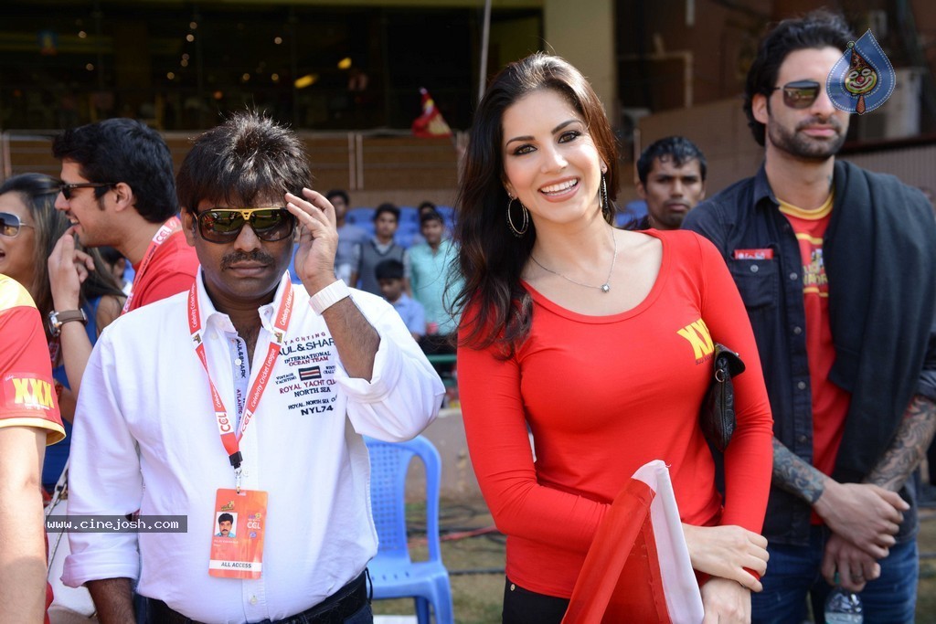 CCL 4 Telugu Warriors vs Kerala Strikers Match 01 - 36 / 40 photos