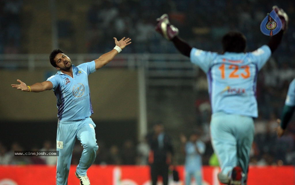 CCL 4 Veer Marathi Vs Bhojpuri Dabanggs Match - 3 / 111 photos