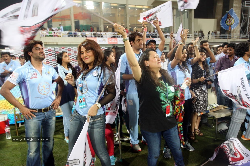 CCL 4 Veer Marathi Vs Bhojpuri Dabanggs Match - 4 / 111 photos