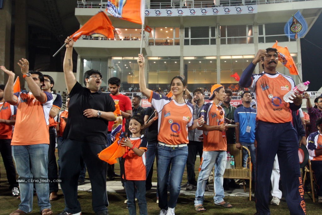 CCL 4 Veer Marathi Vs Bhojpuri Dabanggs Match - 13 / 111 photos