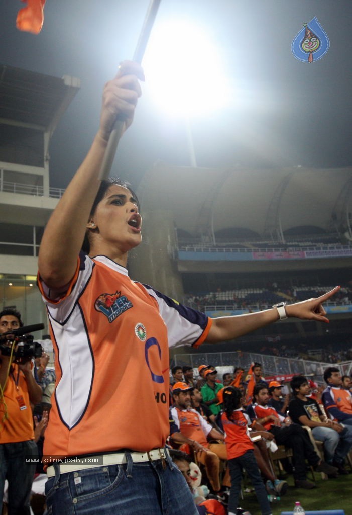 CCL 4 Veer Marathi Vs Bhojpuri Dabanggs Match - 26 / 111 photos