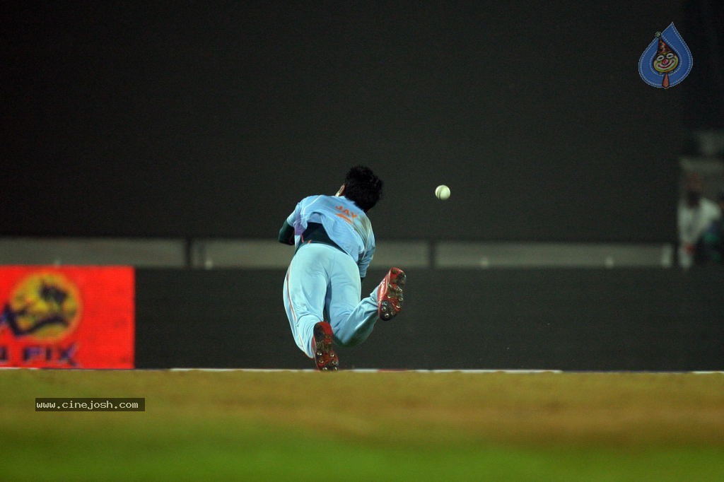 CCL 4 Veer Marathi Vs Bhojpuri Dabanggs Match - 35 / 111 photos