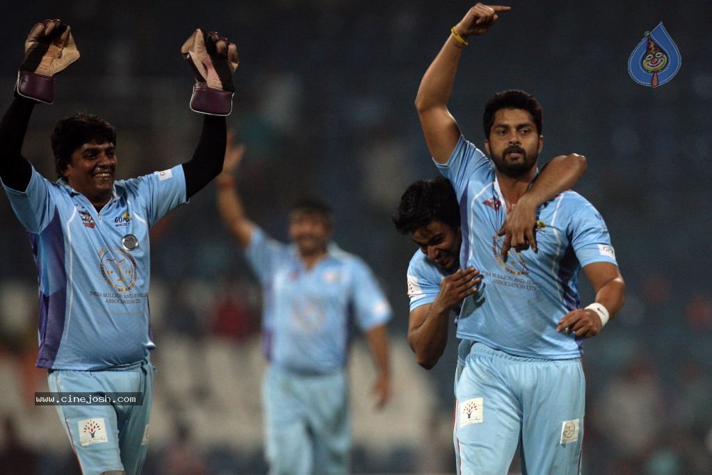 CCL 4 Veer Marathi Vs Bhojpuri Dabanggs Match - 45 / 111 photos