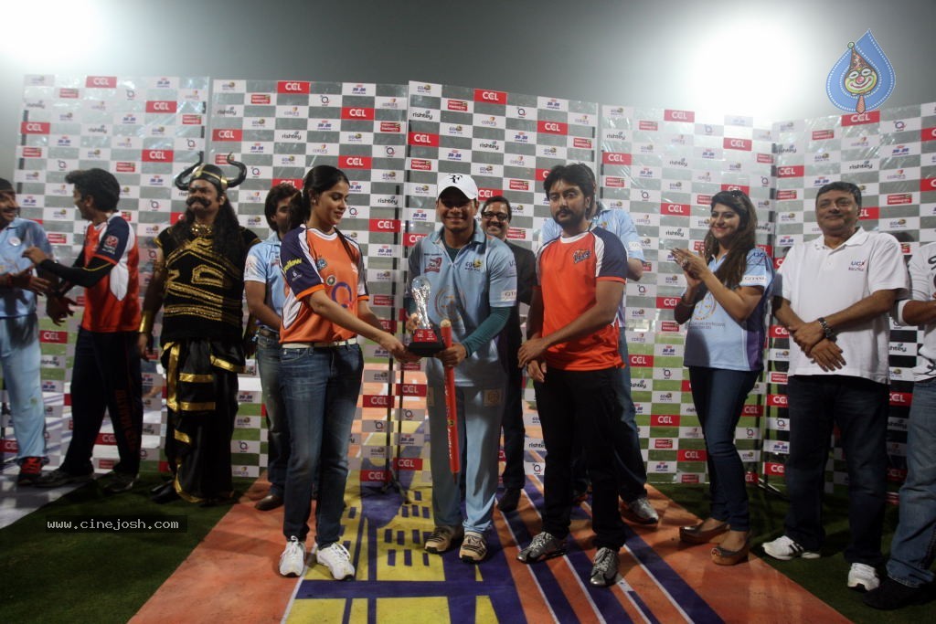 CCL 4 Veer Marathi Vs Bhojpuri Dabanggs Match - 47 / 111 photos