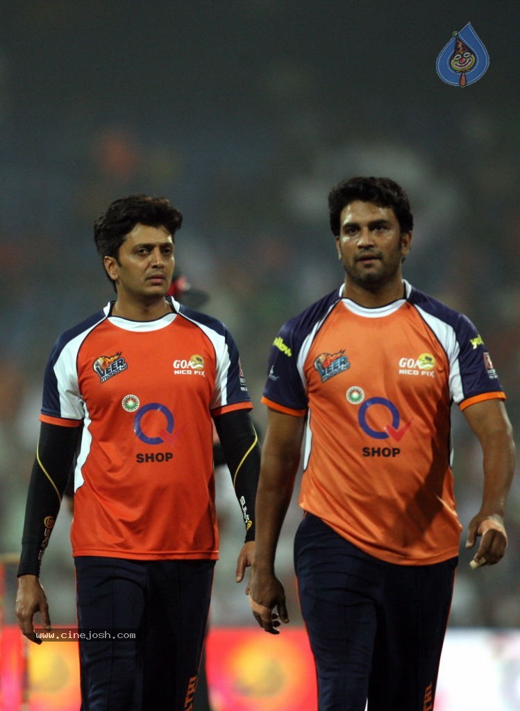 CCL 4 Veer Marathi Vs Bhojpuri Dabanggs Match - 88 / 111 photos