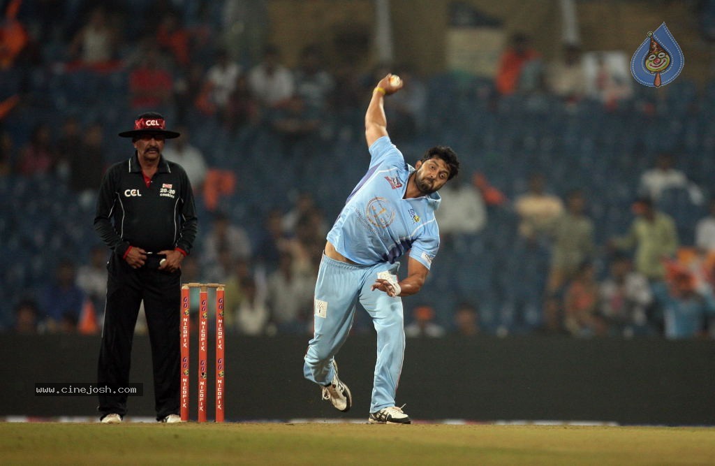 CCL 4 Veer Marathi Vs Bhojpuri Dabanggs Match - 89 / 111 photos