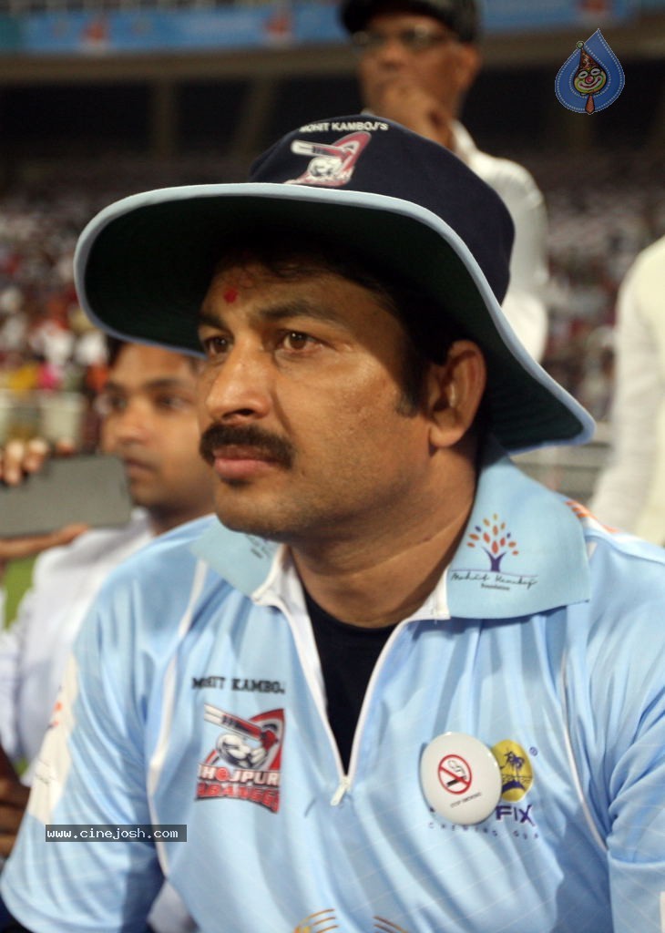 CCL 4 Veer Marathi Vs Bhojpuri Dabanggs Match - 99 / 111 photos