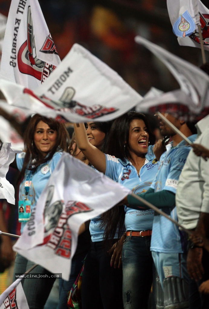 CCL 4 Veer Marathi Vs Bhojpuri Dabanggs Match - 102 / 111 photos