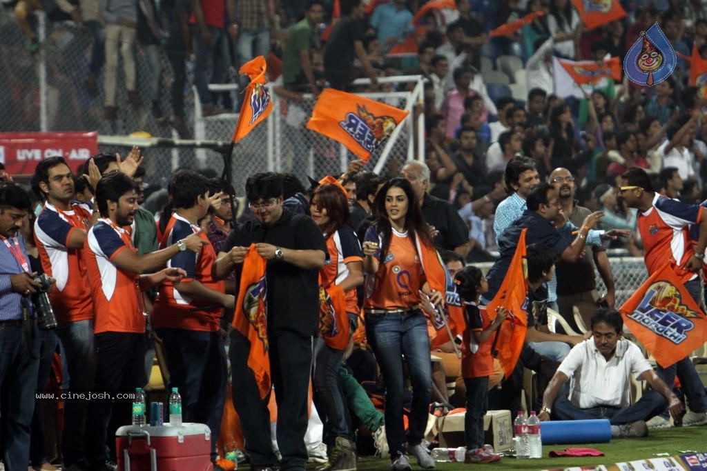 CCL 4 Veer Marathi Vs Bhojpuri Dabanggs Match - 107 / 111 photos