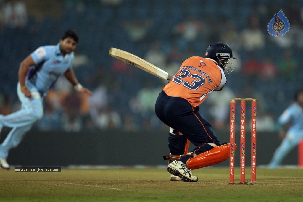 CCL 4 Veer Marathi Vs Bhojpuri Dabanggs Match - 110 / 111 photos