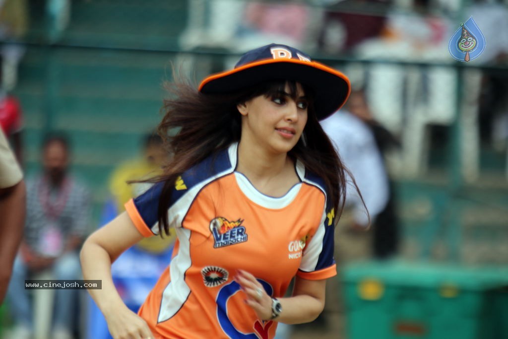 CCL 4 Veer Marathi Vs Mumbai Heroes Match - 11 / 190 photos