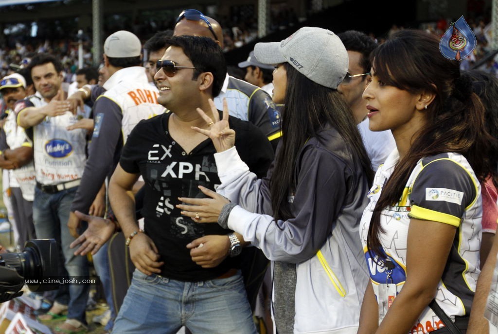 CCL 4 Veer Marathi Vs Mumbai Heroes Match - 49 / 190 photos