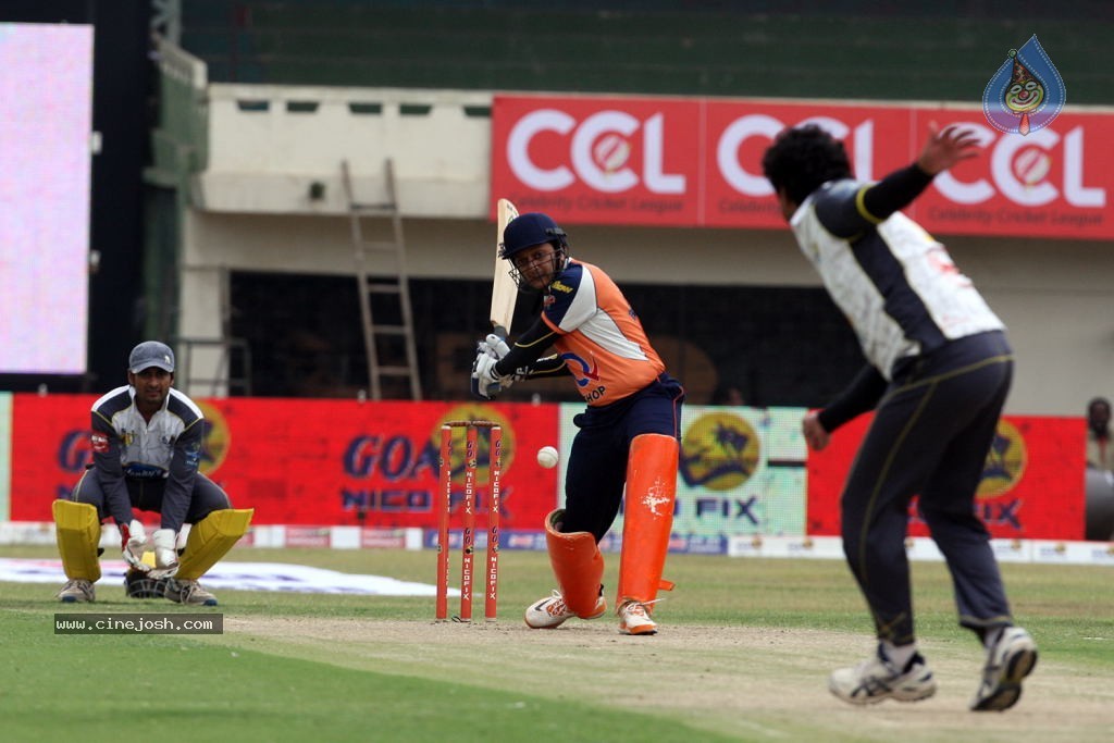 CCL 4 Veer Marathi Vs Mumbai Heroes Match - 50 / 190 photos