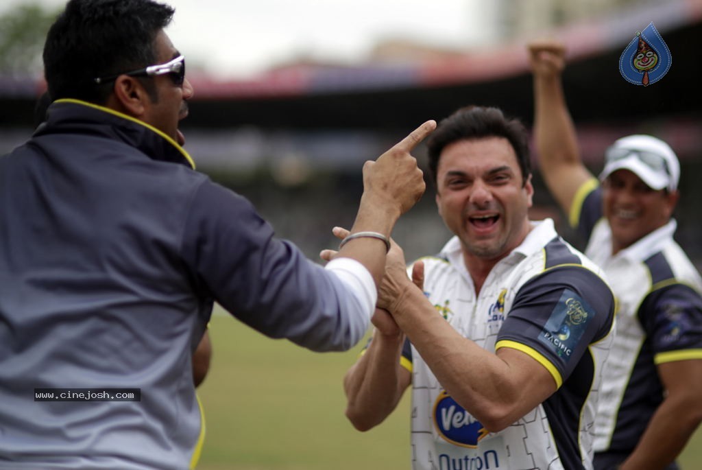 CCL 4 Veer Marathi Vs Mumbai Heroes Match - 58 / 190 photos