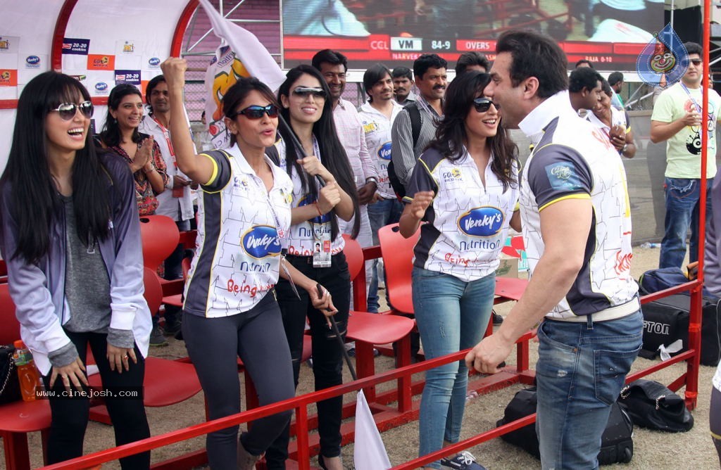 CCL 4 Veer Marathi Vs Mumbai Heroes Match - 62 / 190 photos