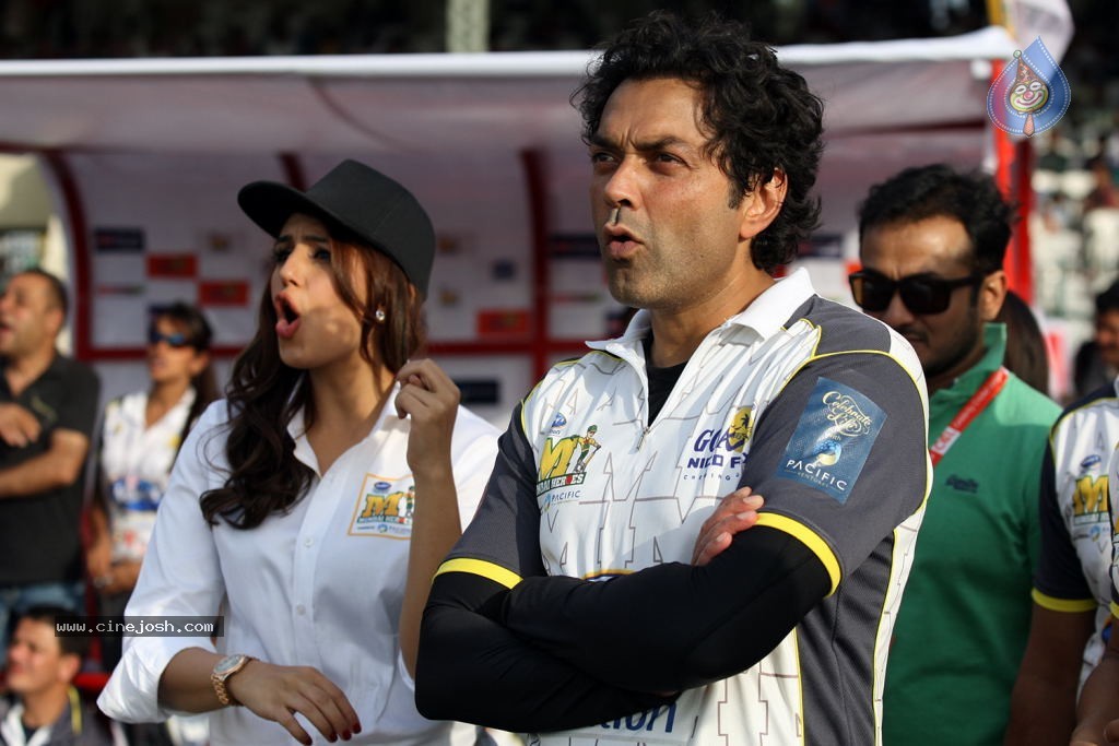 CCL 4 Veer Marathi Vs Mumbai Heroes Match - 69 / 190 photos