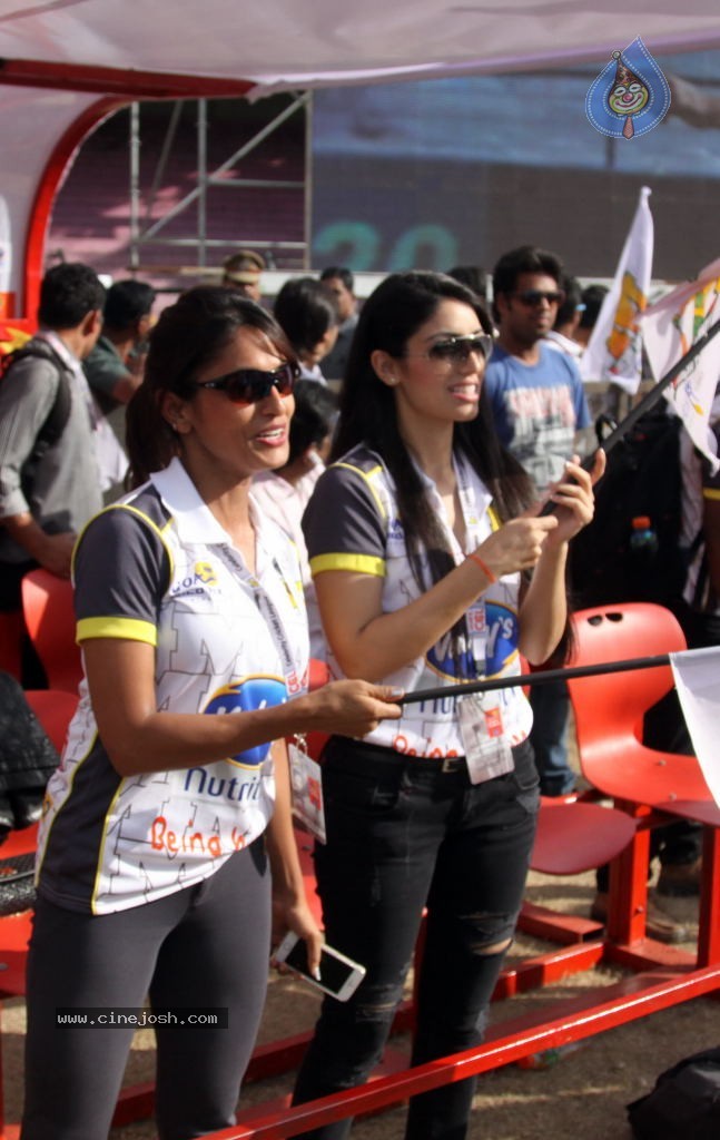 CCL 4 Veer Marathi Vs Mumbai Heroes Match - 92 / 190 photos