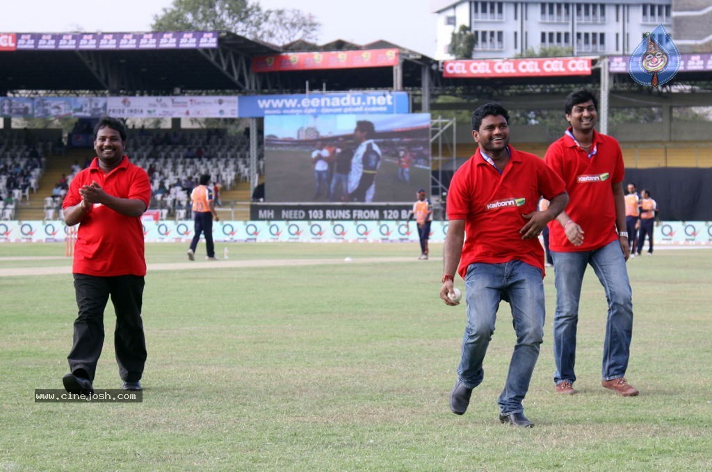 CCL 4 Veer Marathi Vs Mumbai Heroes Match - 107 / 190 photos