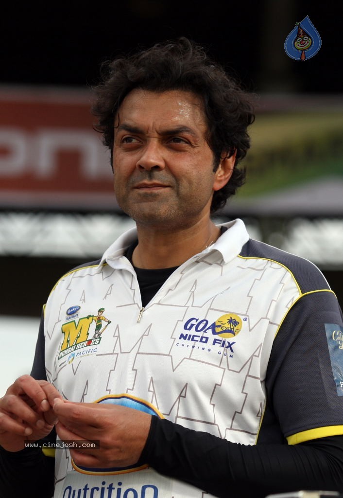 CCL 4 Veer Marathi Vs Mumbai Heroes Match - 161 / 190 photos