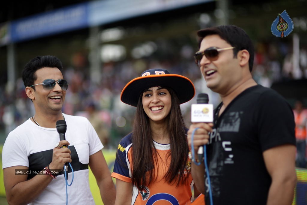 CCL 4 Veer Marathi Vs Mumbai Heroes Match - 170 / 190 photos