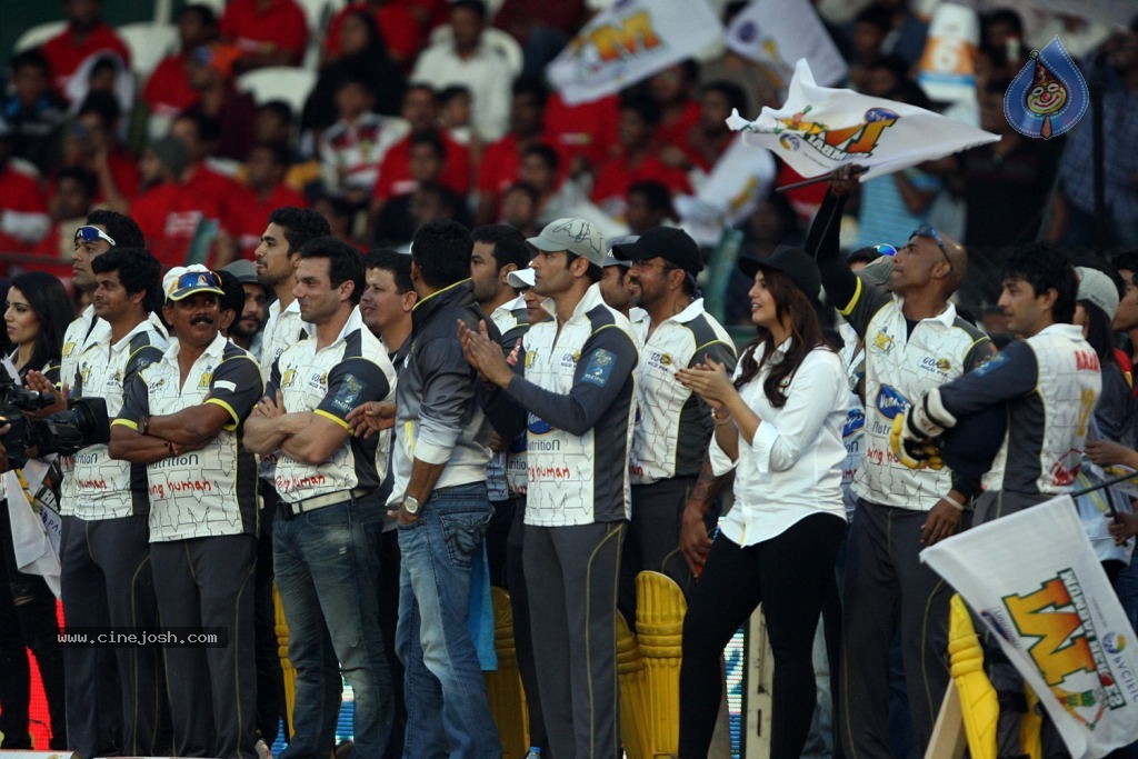 CCL 4 Veer Marathi Vs Mumbai Heroes Match - 181 / 190 photos