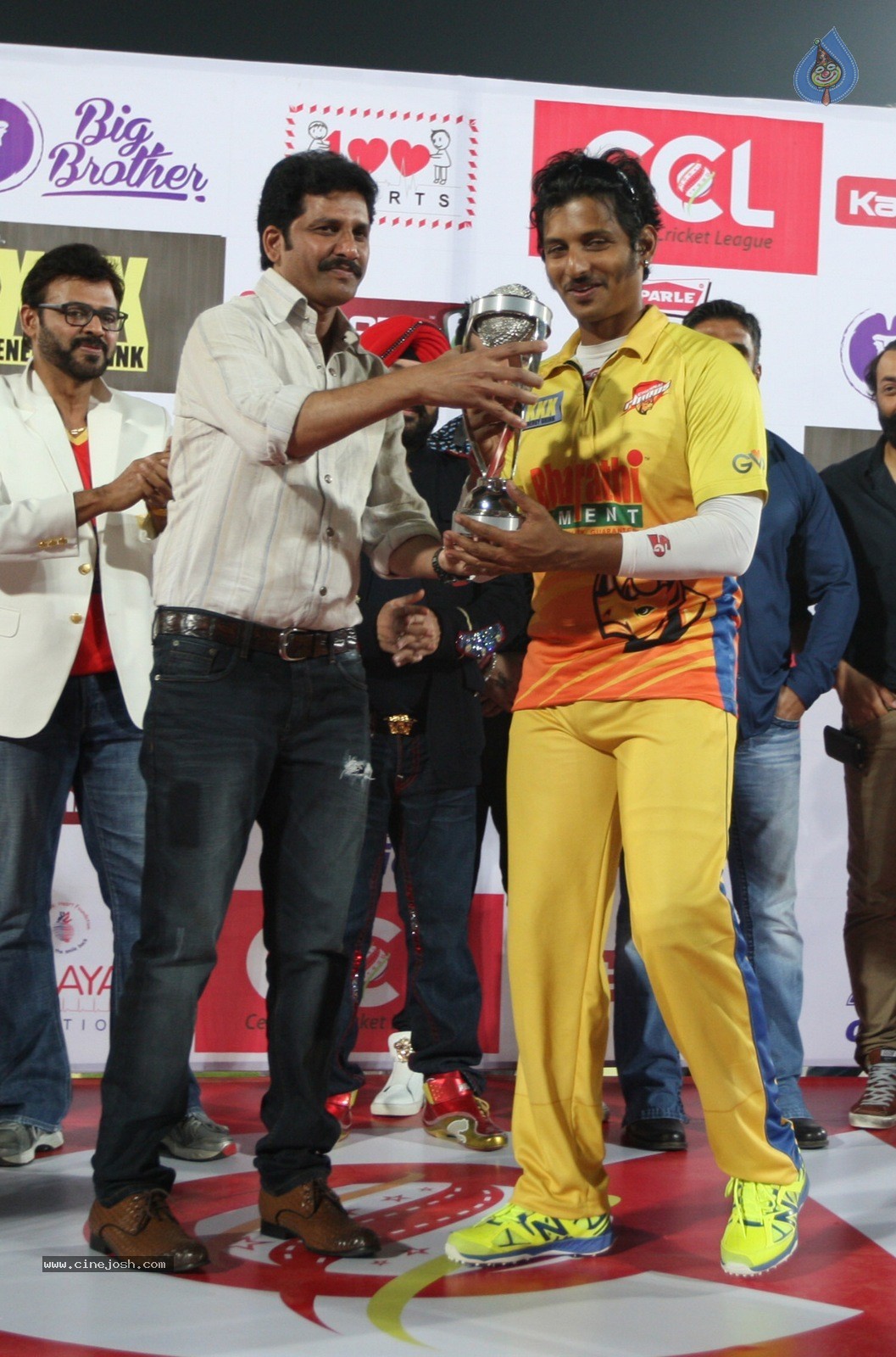 CCL 5 Final Telugu Warriors vs Chennai Rhinos Match Photos 02 - 49 / 195 photos