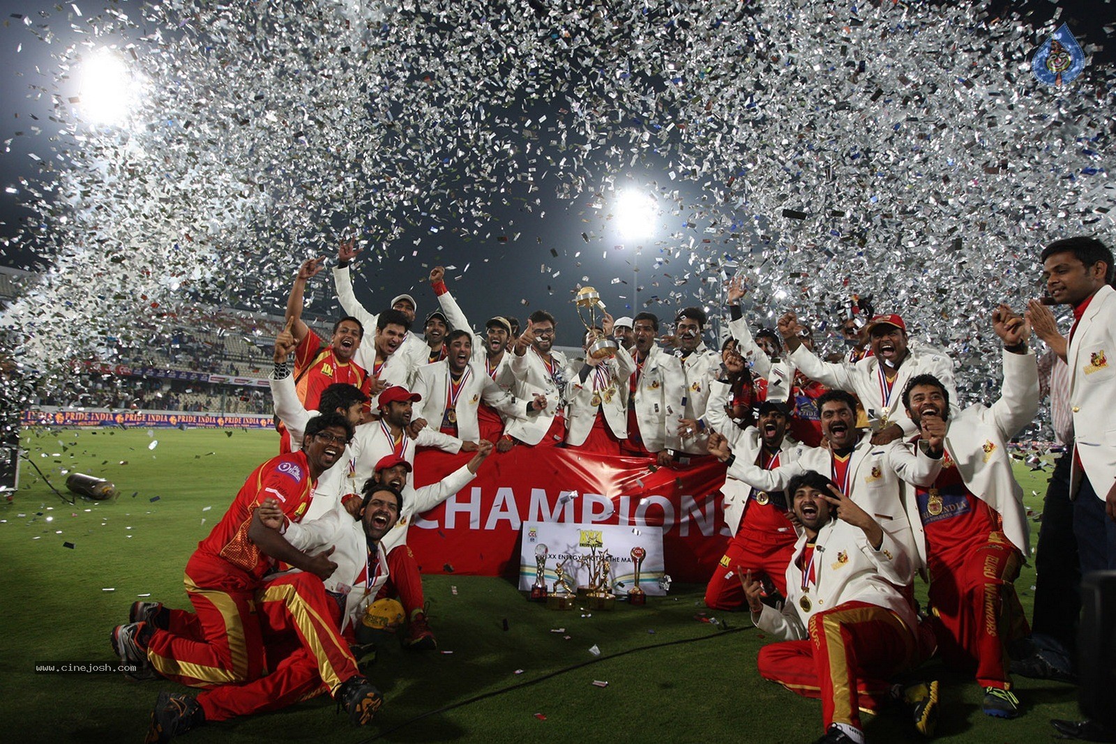 CCL 5 Final Telugu Warriors vs Chennai Rhinos Match Photos 02 - 50 / 195 photos