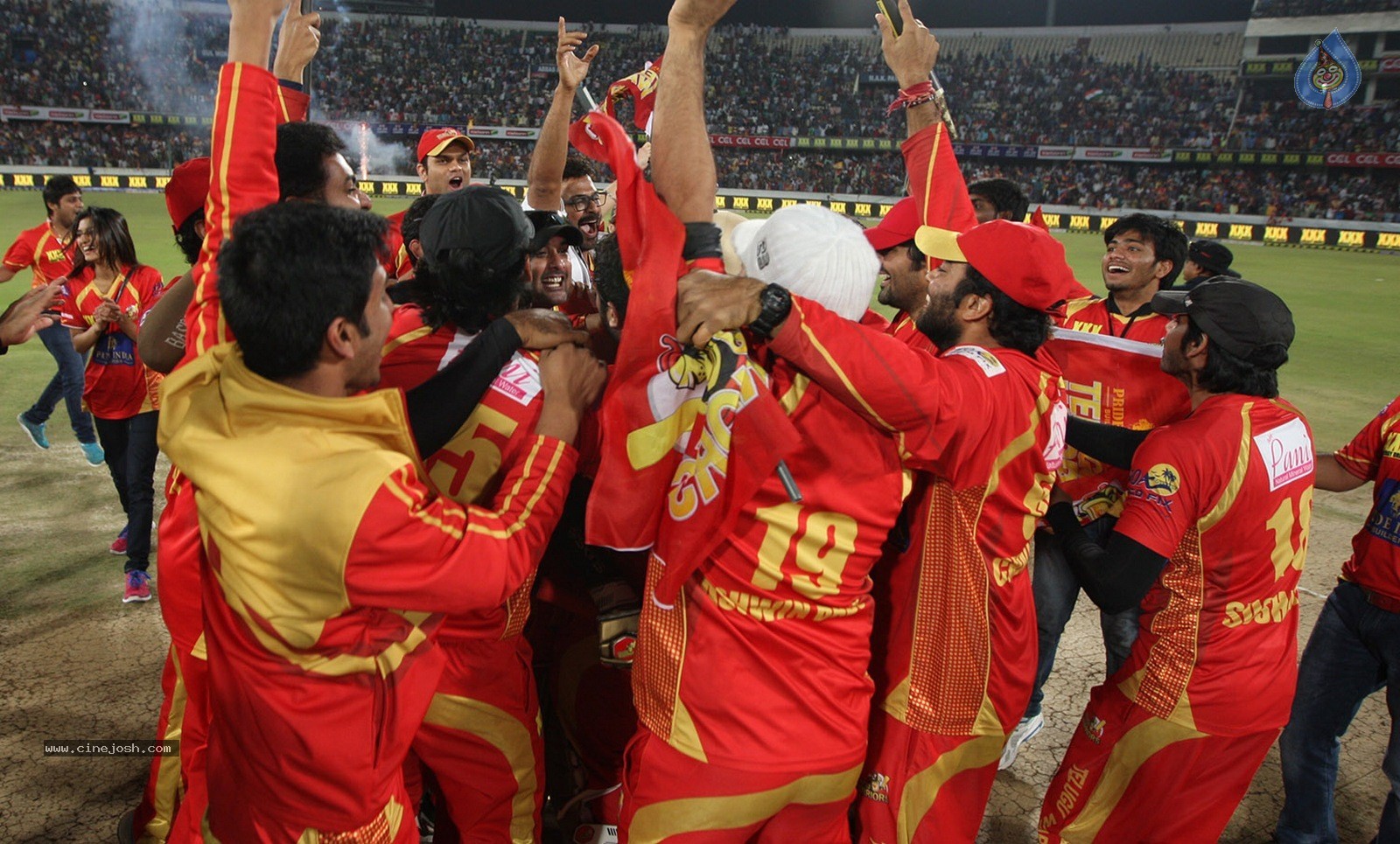 CCL 5 Final Telugu Warriors vs Chennai Rhinos Match Photos 02 - 102 / 195 photos