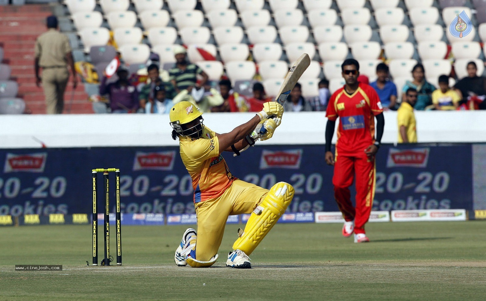CCL 5 Final Telugu Warriors vs Chennai Rhinos Match Photos 02 - 118 / 195 photos
