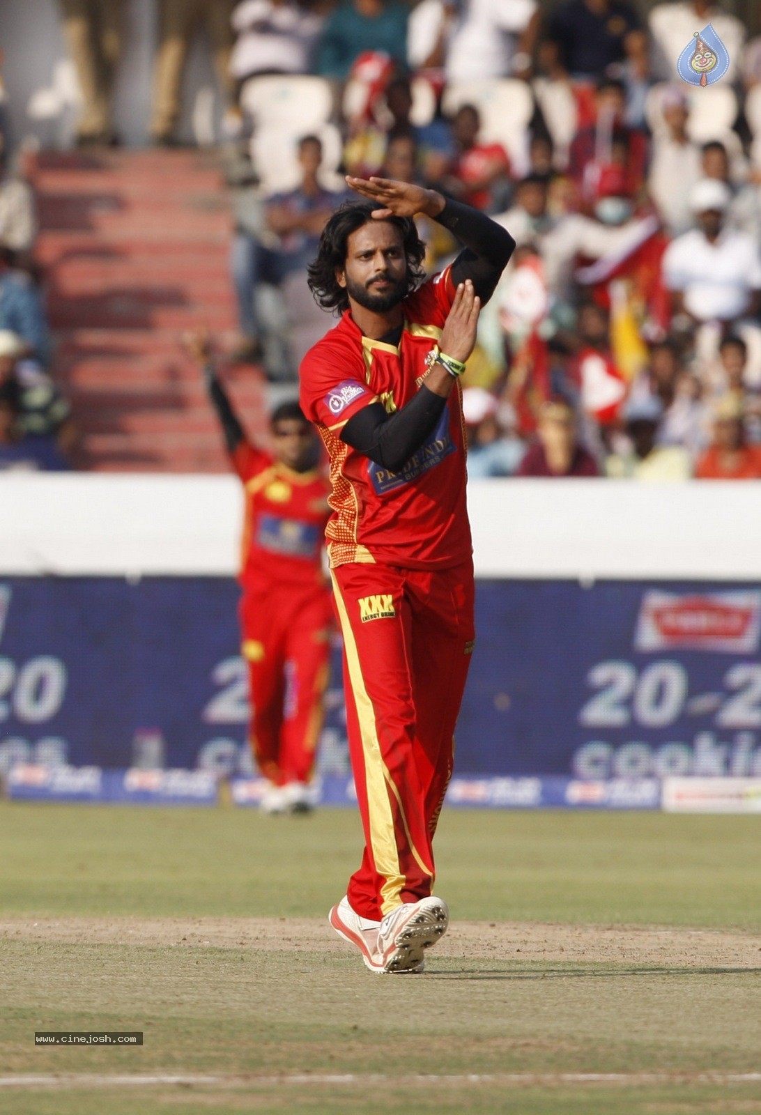 CCL 5 Final Telugu Warriors vs Chennai Rhinos Match Photos 02 - 120 / 195 photos