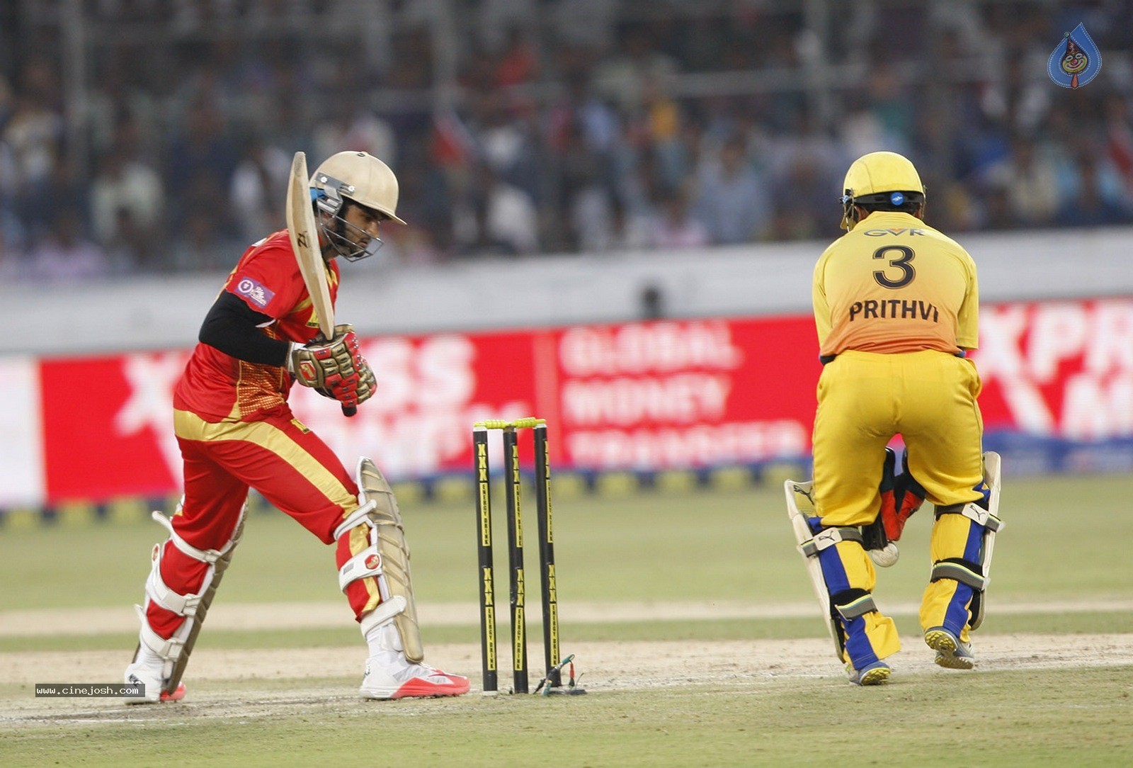 CCL 5 Final Telugu Warriors vs Chennai Rhinos Match Photos 02 - 124 / 195 photos