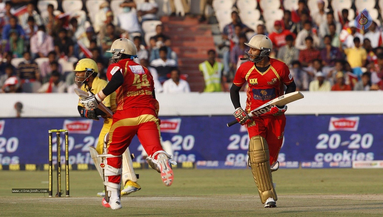 CCL 5 Final Telugu Warriors vs Chennai Rhinos Match Photos 02 - 150 / 195 photos