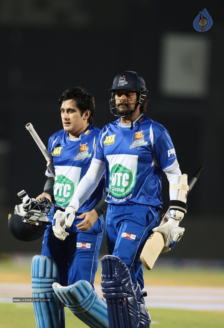 CCL 5 Karnataka Bulldozers Vs Bhojpuri Dabanggs Match - 1 / 58 photos