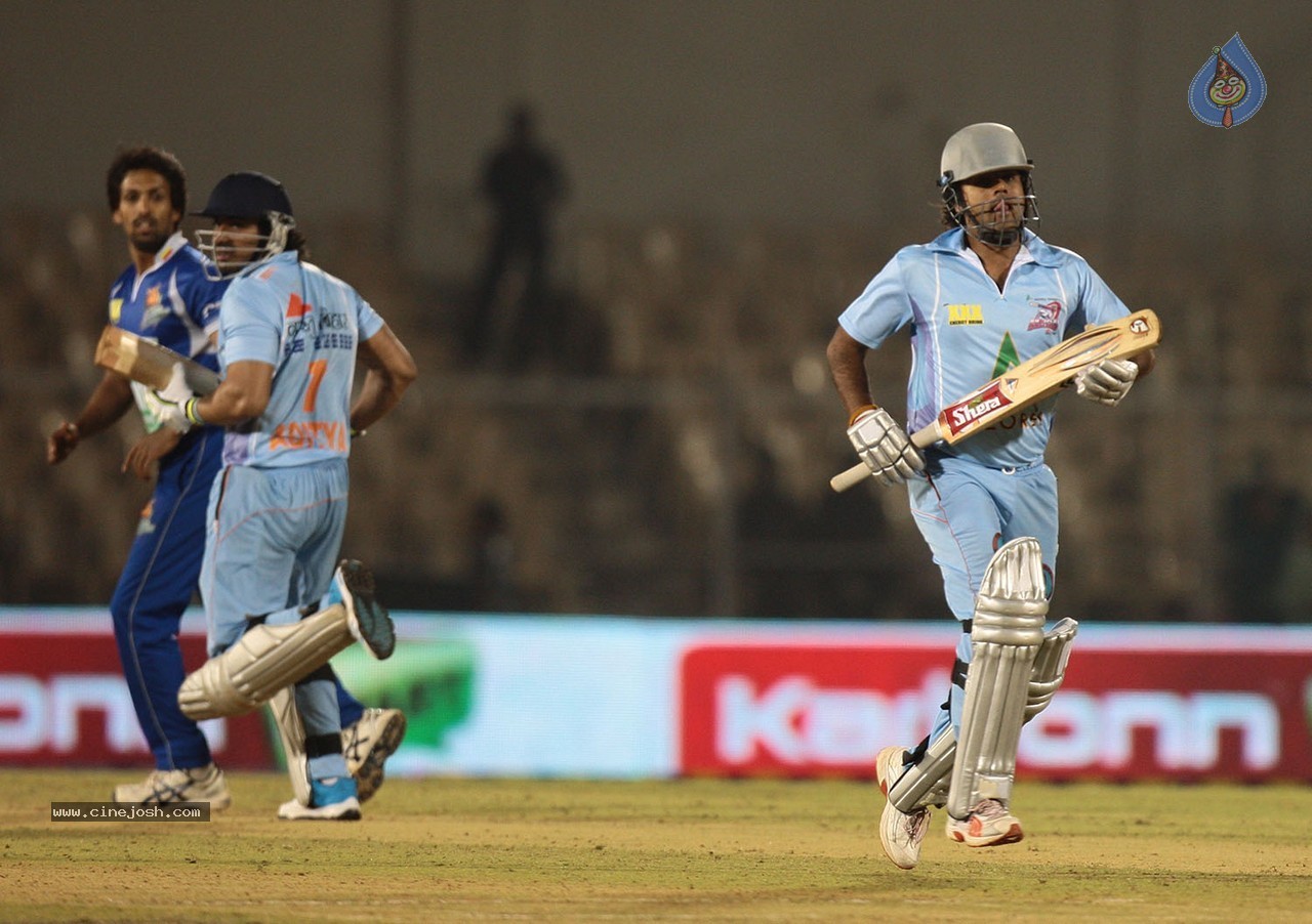 CCL 5 Karnataka Bulldozers Vs Bhojpuri Dabanggs Match - 6 / 58 photos