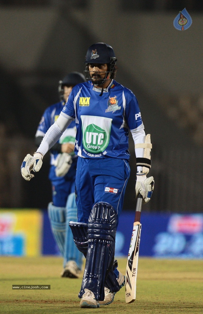 CCL 5 Karnataka Bulldozers Vs Bhojpuri Dabanggs Match - 14 / 58 photos