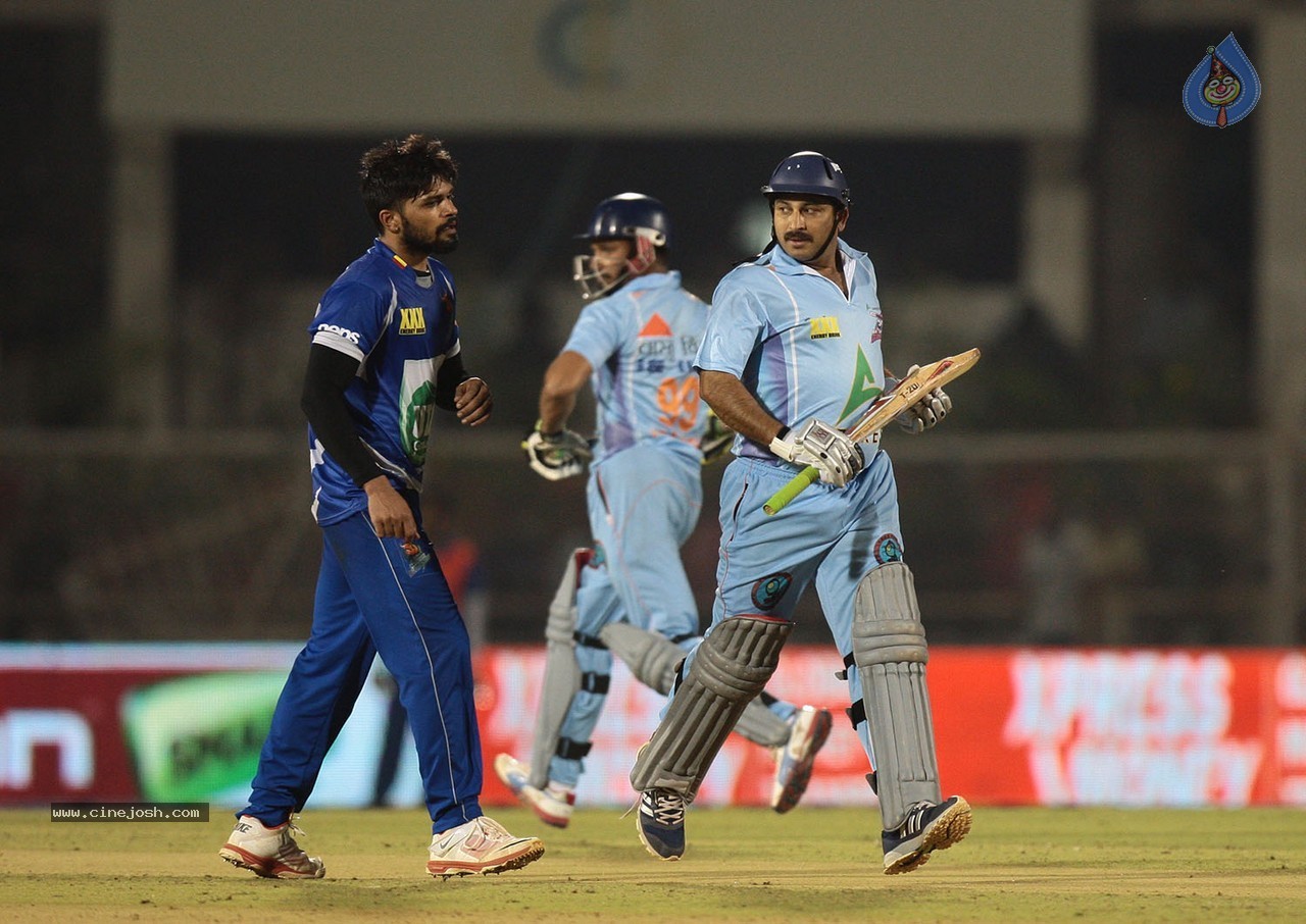 CCL 5 Karnataka Bulldozers Vs Bhojpuri Dabanggs Match - 24 / 58 photos