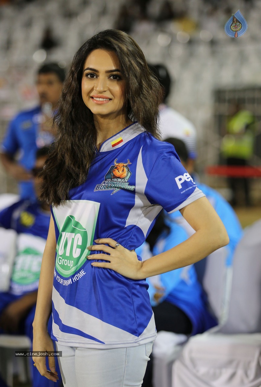CCL 5 Karnataka Bulldozers Vs Bhojpuri Dabanggs Match - 31 / 58 photos