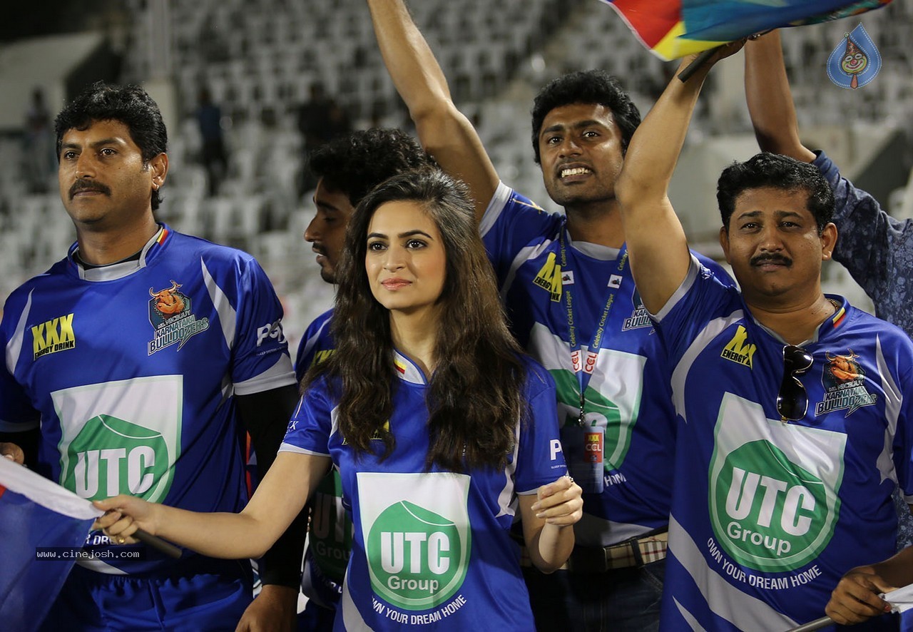 CCL 5 Karnataka Bulldozers Vs Bhojpuri Dabanggs Match - 33 / 58 photos