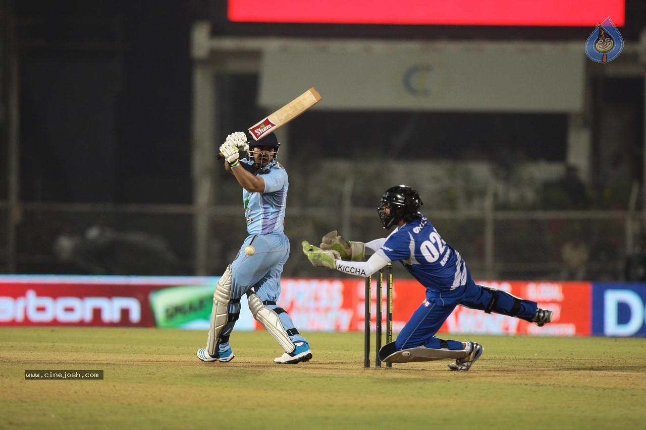 CCL 5 Karnataka Bulldozers Vs Bhojpuri Dabanggs Match - 36 / 58 photos