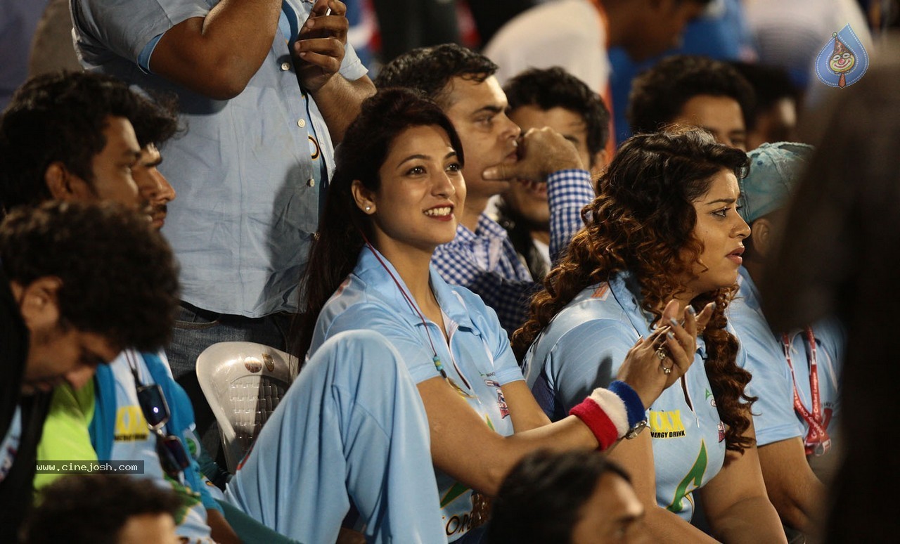 CCL 5 Karnataka Bulldozers Vs Bhojpuri Dabanggs Match - 39 / 58 photos