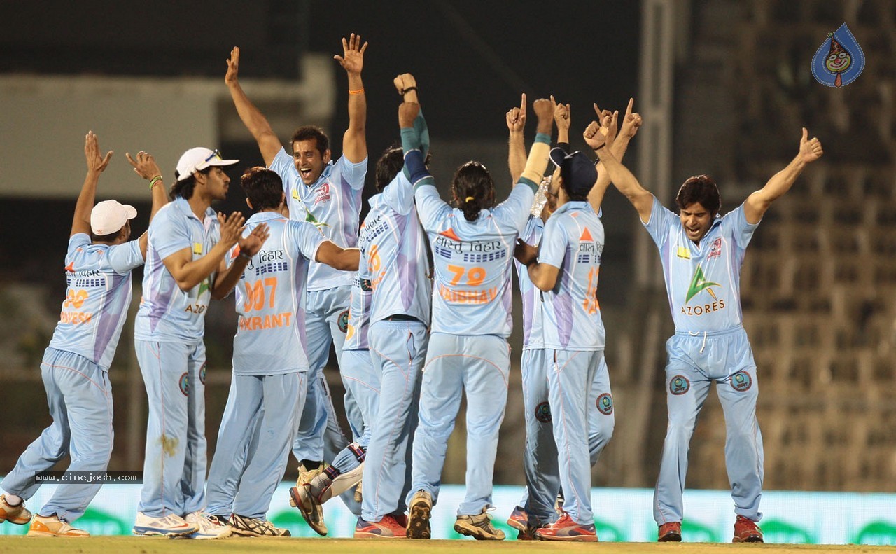 CCL 5 Karnataka Bulldozers Vs Bhojpuri Dabanggs Match - 52 / 58 photos