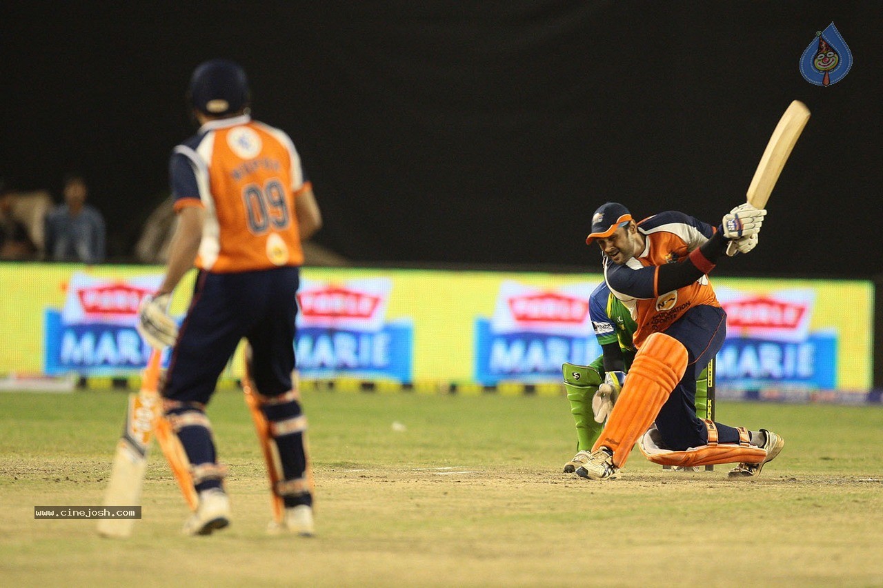 CCL 5 Kerala Strikers Vs Veer Marathi Match Photos - 38 / 80 photos