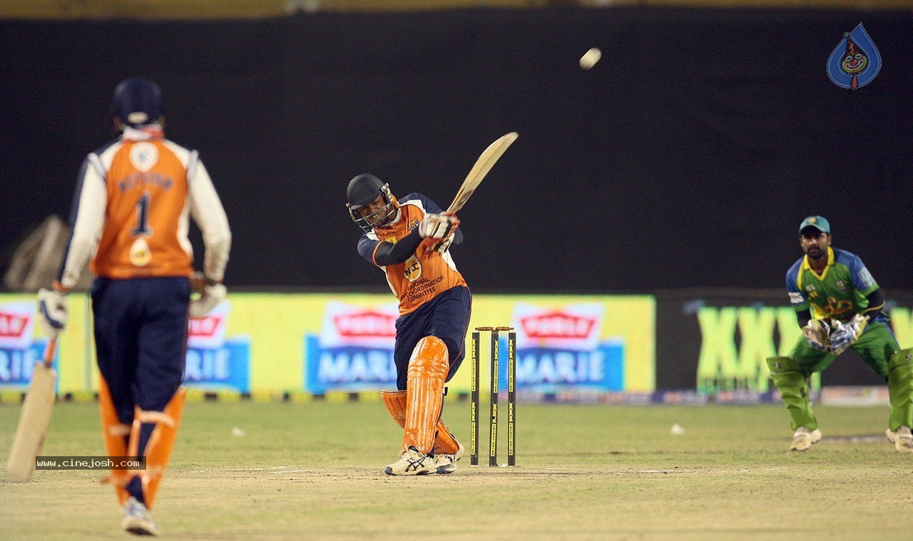CCL 5 Kerala Strikers Vs Veer Marathi Match Photos - 52 / 80 photos