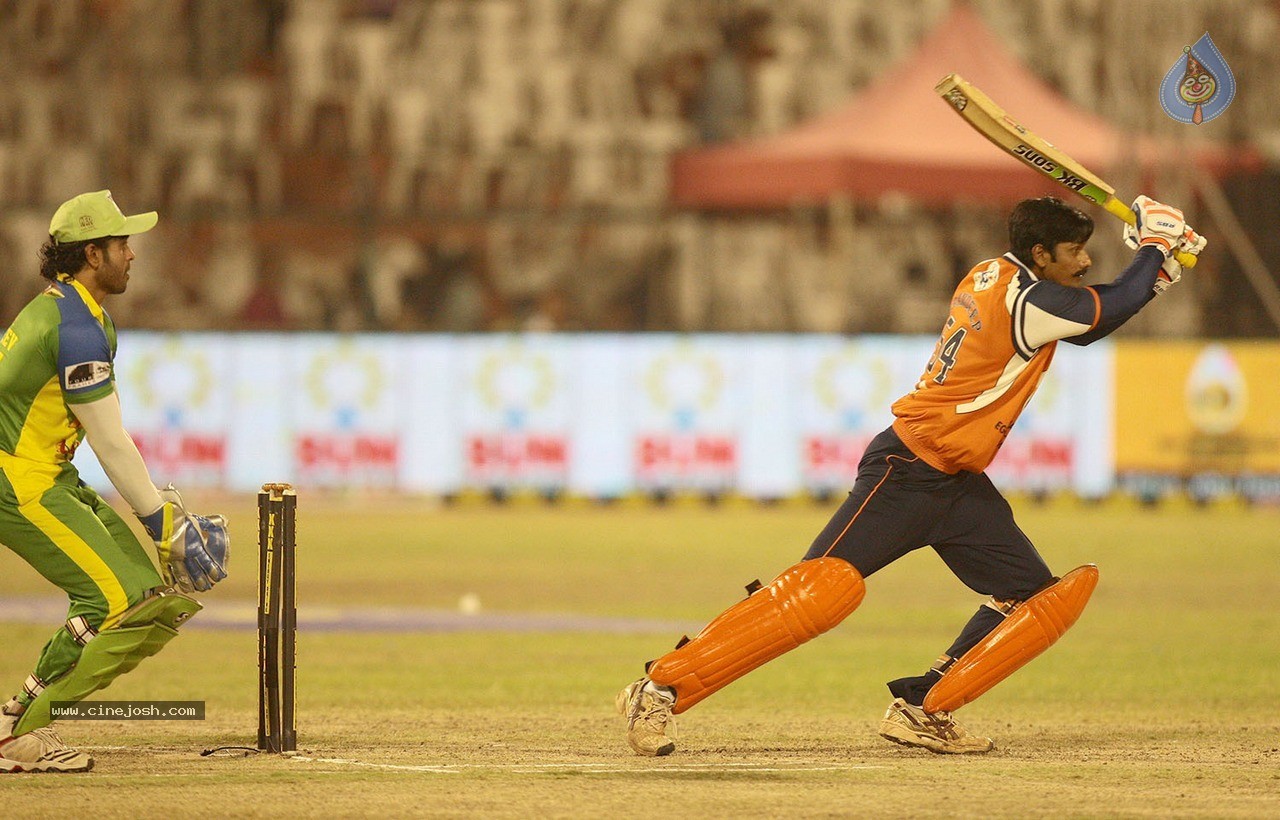 CCL 5 Kerala Strikers Vs Veer Marathi Match Photos - 53 / 80 photos