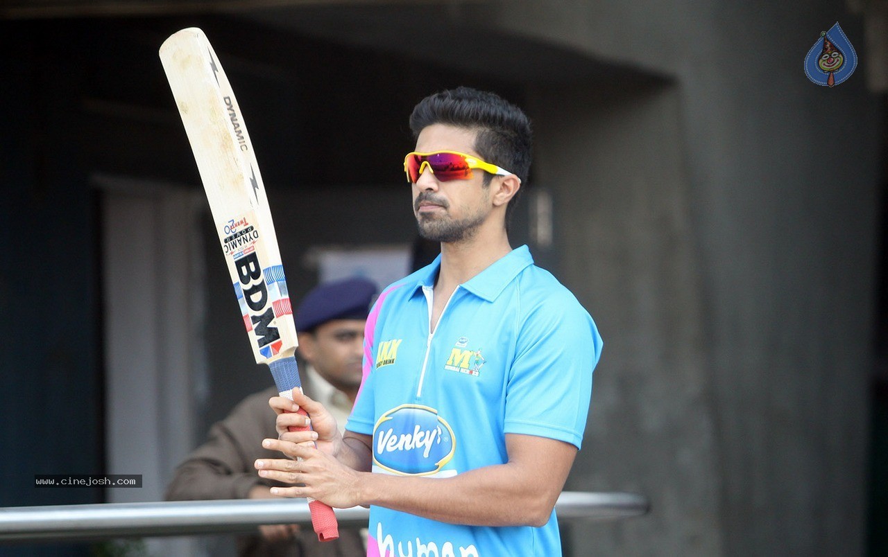 CCL 5 Mumbai Heroes Vs Chennai Rhinos Match Photos - 42 / 146 photos