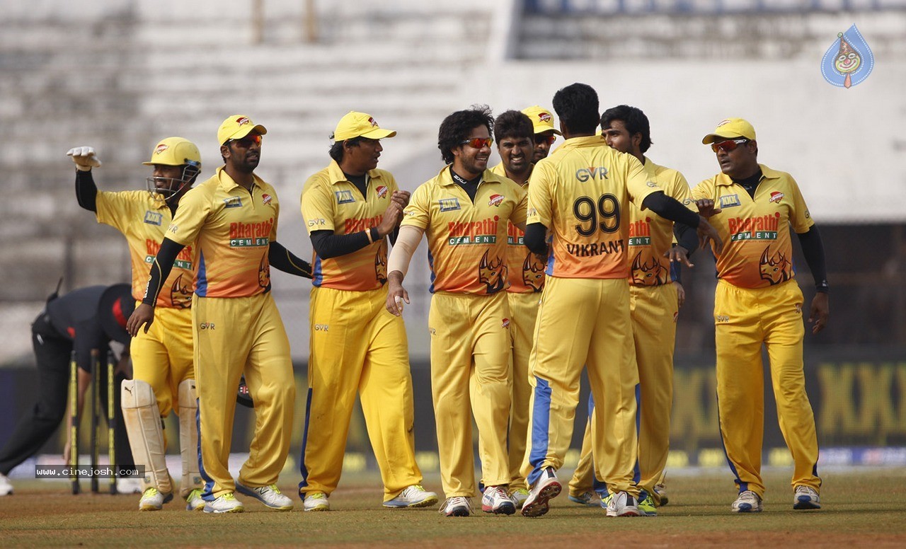CCL 5 Mumbai Heroes Vs Chennai Rhinos Match Photos - 90 / 146 photos