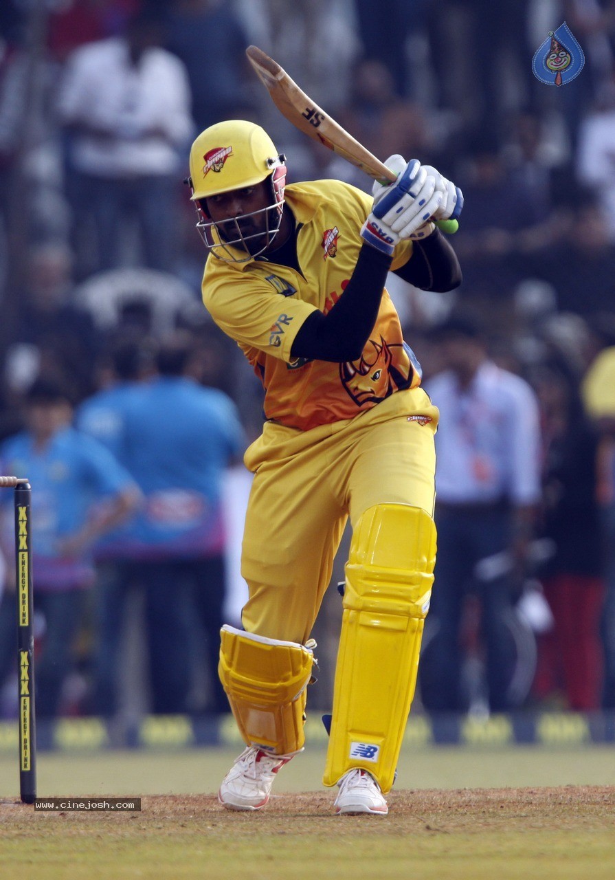CCL 5 Mumbai Heroes Vs Chennai Rhinos Match Photos - 122 / 146 photos