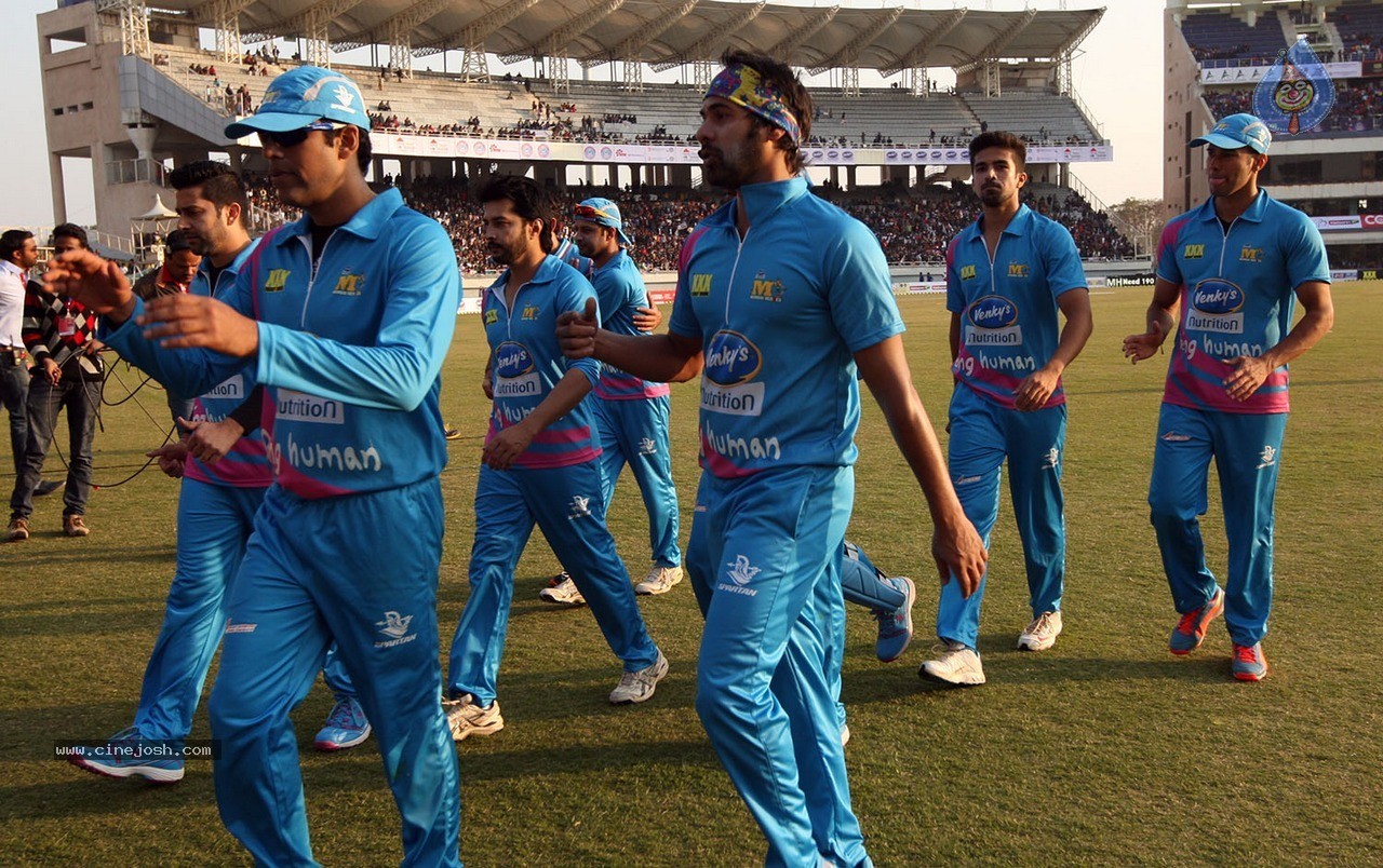 CCL 5 Mumbai Heroes vs Kerala Strikers Match Photos - 7 / 120 photos